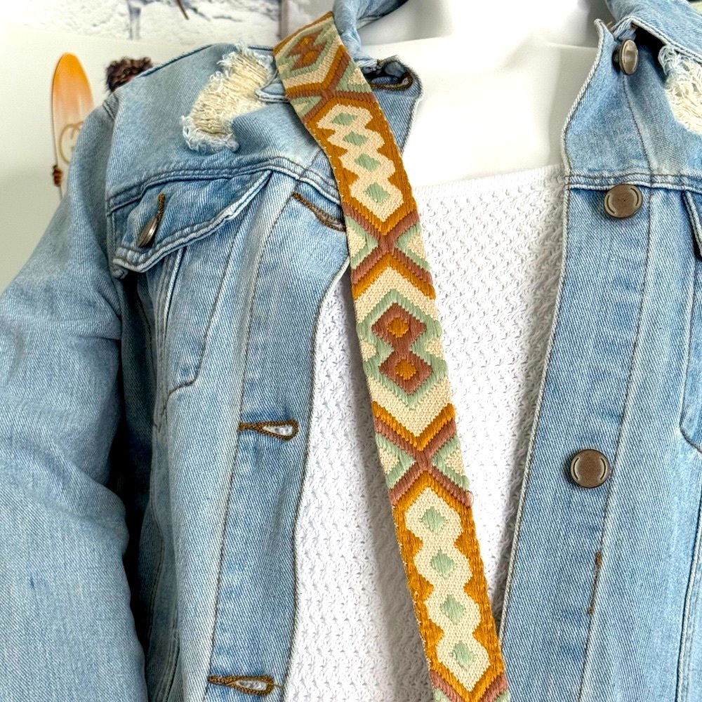 Woven Tan crossbody/purse with Aztec printed strap - Picture 12 of 12